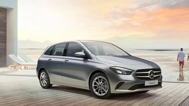 Mercedes Classe B 2023: il facelift leggero si mostra nelle foto spia