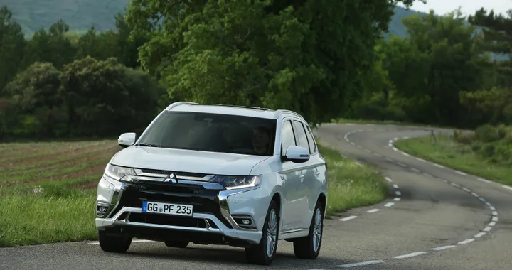 Mitsubishi Outlander PHEV: 46 g/km di CO2 in condizioni reali per il SUV ibrido plug-in