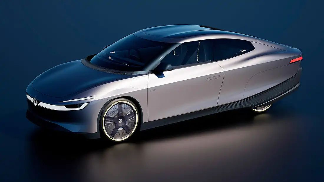 Un'auto elettrica con design aerodinamico e consumo estremamente basso, simile a uno scooter, si prepara a debuttare