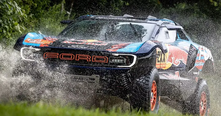 Ford sta lavorando a una supercar per l'off-road