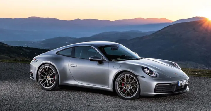 Nuova Porsche 911 2025: il suo futuro ibrido è (quasi) qui