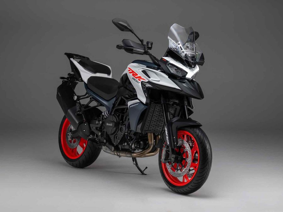 Benelli TRK 902 Stradale, la crossover da granturismo in arrivo il prossimo anno
