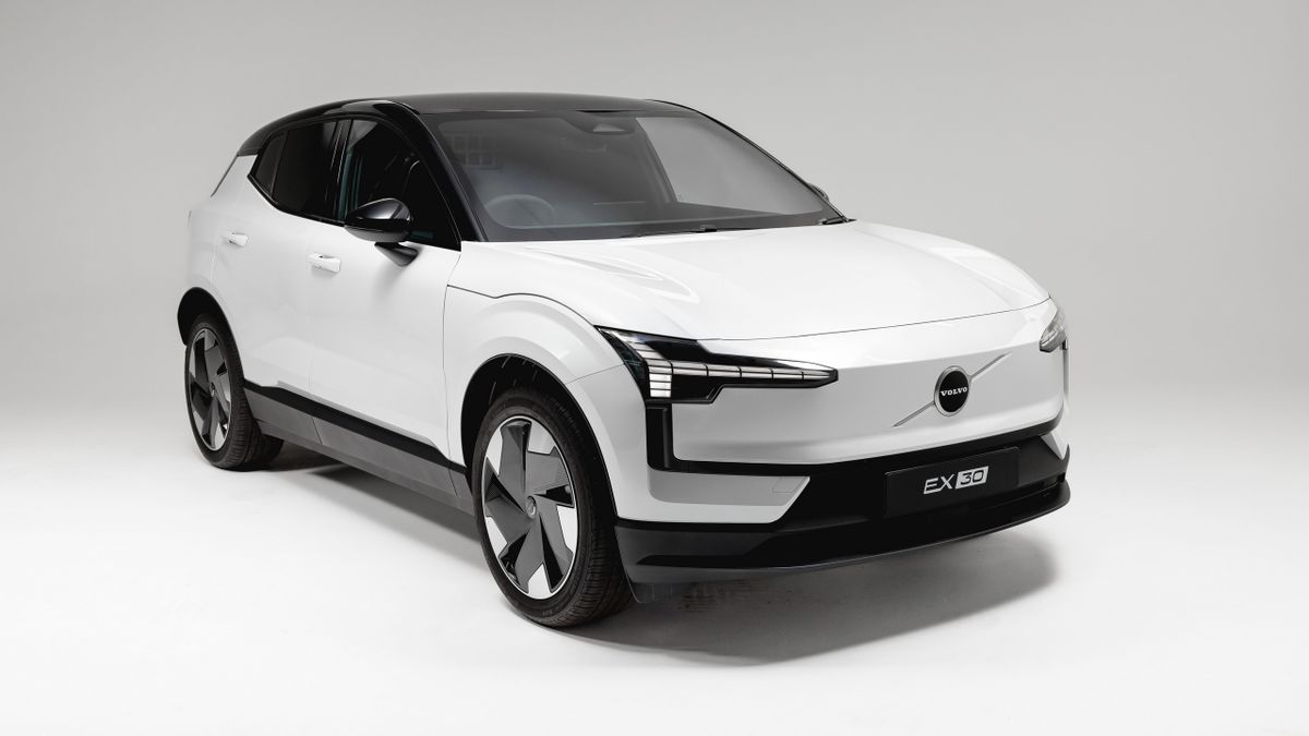 Volvo EX30 cambia faccia: il piccolo SUV ora diventa... un furgone!