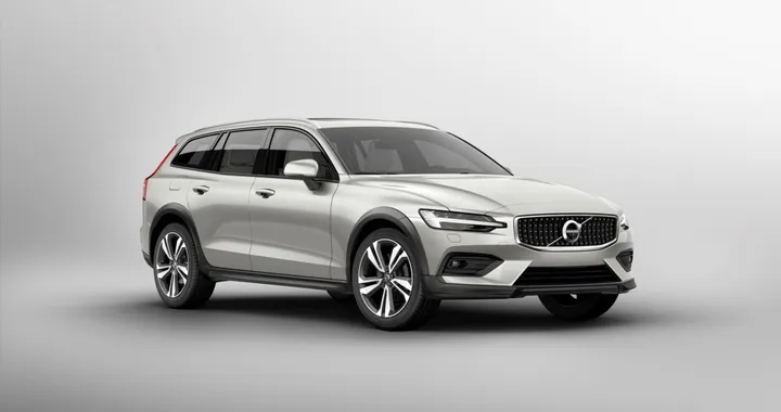 Volvo V60 Cross Country: la station wagon diventa crossover