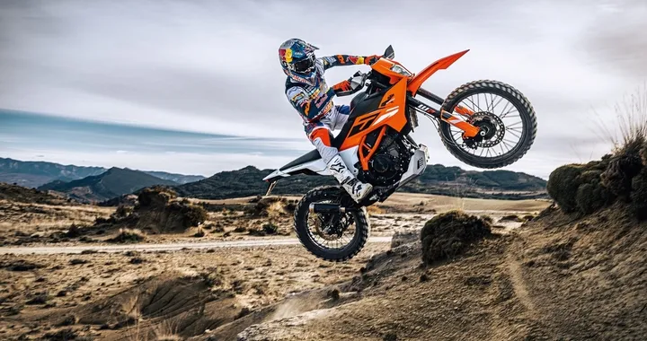 KTM 125 Enduro R e 390 Enduro R 2025: le nuove Dual-Sport pronte all’avventura
