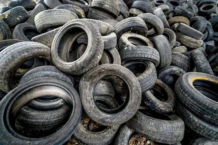 Pneumatici riciclati sotto le strade, l'esperimento per contrastare gelo e fango