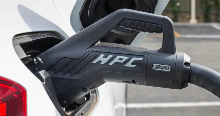 Alpitronic presenta la nuova colonnina Hypercharger da 400 kW