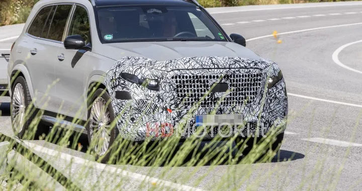 Mercedes GLS, avanti con lo sviluppo del secondo restyling. Foto spia