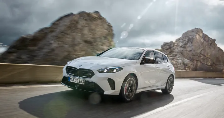 BMW Serie 1, ancora più tecnologica. Ecco quanto costa