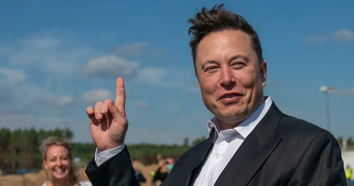 Elon Musk sta vendendo le sue azioni Tesla dopo il risultato del sondaggio su Twitter