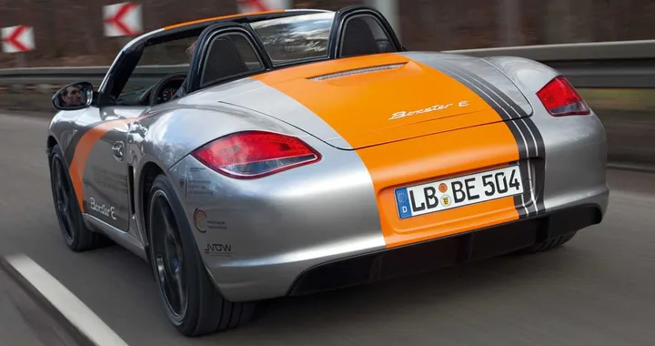 Porsche: 718 Boxster e Cayman in doppia versione ibrida ed elettrica