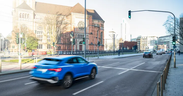 Audi: le auto dialogano con i semafori di Dusseldorf grazie al V2I
