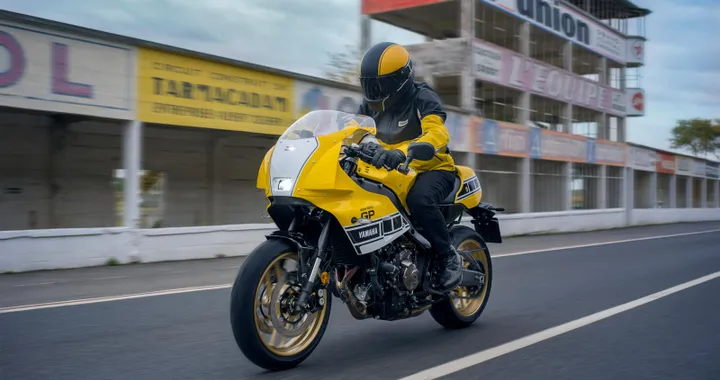Svelata la nuova Yamaha XSR900 GP 2026: omaggio a "King" Kenny Roberts Svelata la nuova Yamaha XSR900 GP 2026: omaggio a "King" Kenny Roberts