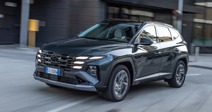 Hyundai Tucson 2026 si aggiorna: arriva un Full Hybrid più potente: allestimenti e prezzi