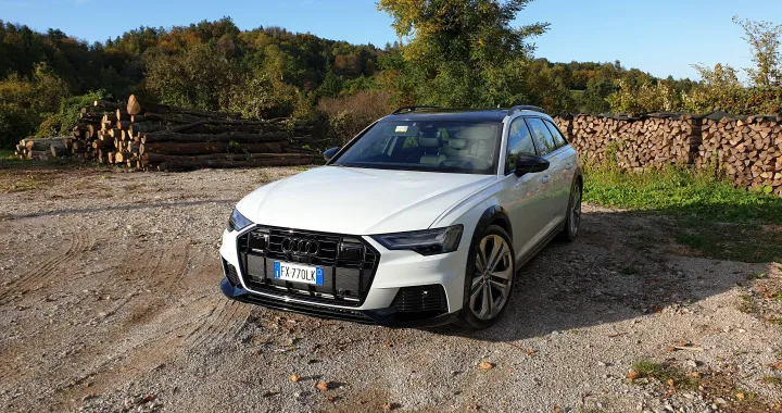 Audi A6 allroad quattro: la wagon che sfida i SUV sporcandosi le ruote | Prova 45 TDI