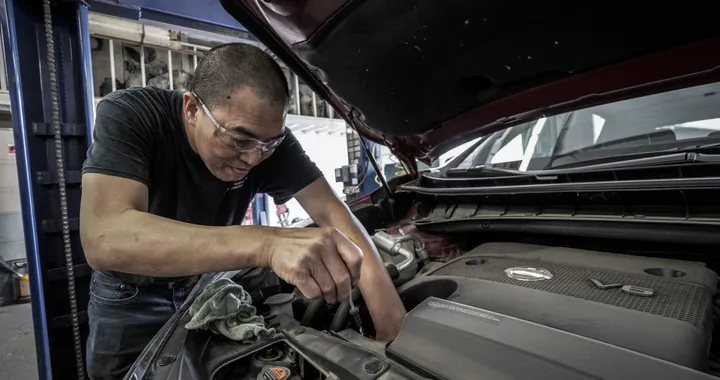 Quanto costa mantenere un'auto? Per Federcarrozzieri quasi 4.300 euro nel 2024