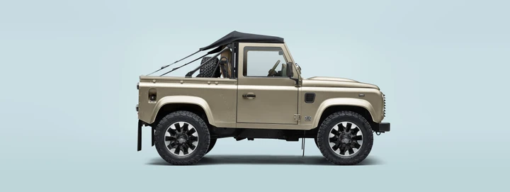 "Nuovo" Defender V8 Soft Top: artigianalità, potenza e personalizzazione