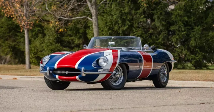La Jaguar E-Type di Austin Powers in vendita all'asta