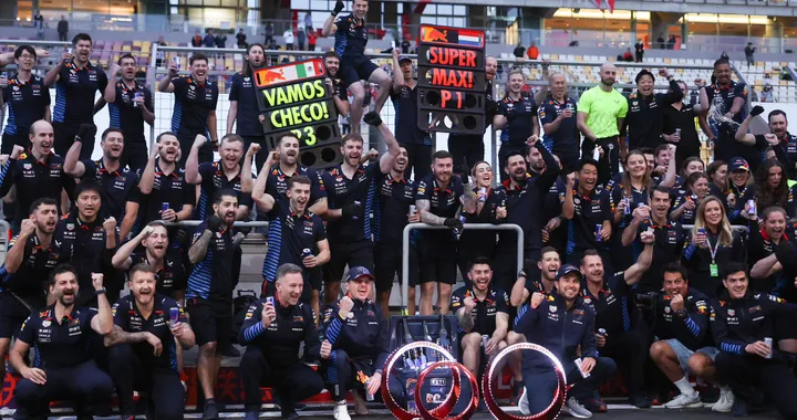 Formula 1, Verstappen domina il GP della Cina. Fuori dal podio le Ferrari