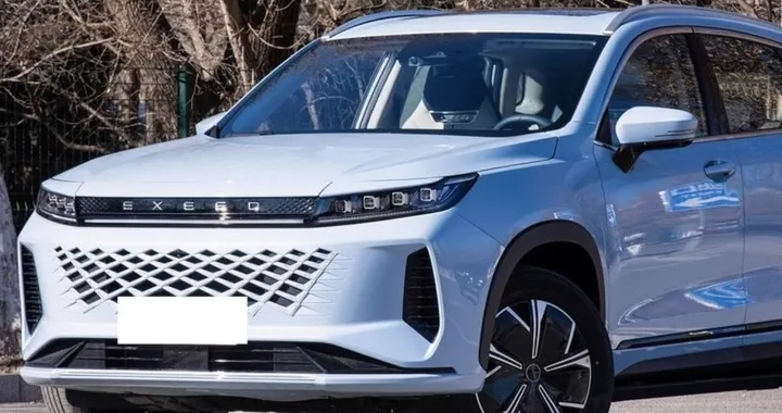 Exeed LX C-DM, debutta il nuovo SUV ibrido plug-in