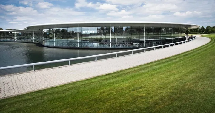 McLaren vende la sua sede di Woking per quasi 200 milioni di euro