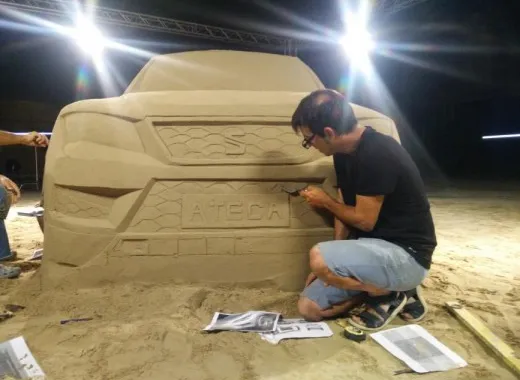 Una Seat Ateca di sabbia a Barcellona