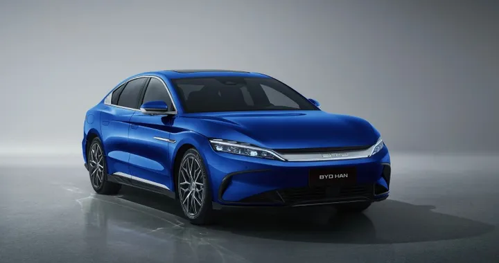 BYD, conti record nel 2024: volano i ricavi. Ha ancora senso il paragone con Tesla?