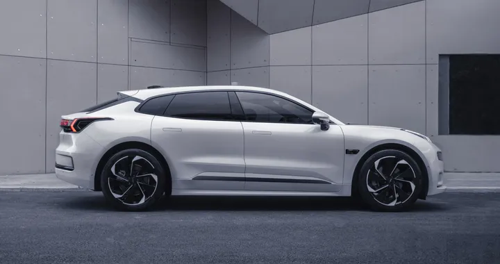 Zeekr 001, arriva il modello con batteria da 140 kWh e 1.032 km di autonomia