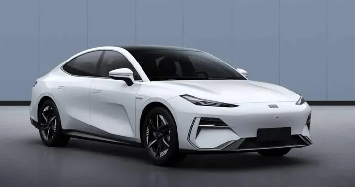 Geely Galaxy E8, la nuova berlina elettrica cinese si prepara al debutto