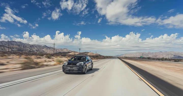 Porsche Cayenne Electric: prestazioni ed efficienza grazie ad un sistema ad alta tensione