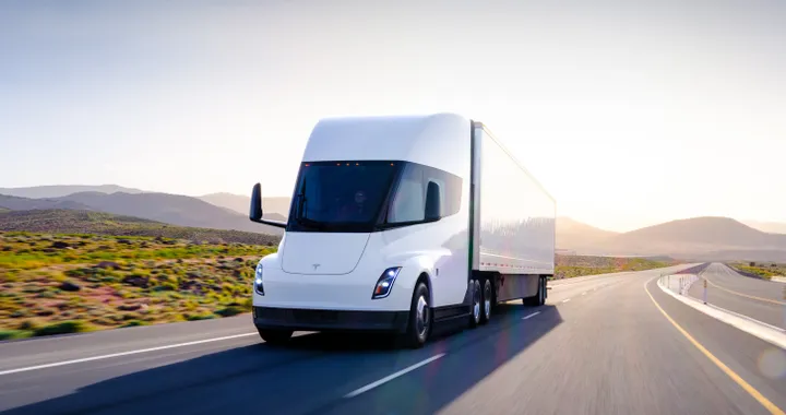 Tesla Semi, parte la produzione del camion elettrico. Prime unità a Pepsi