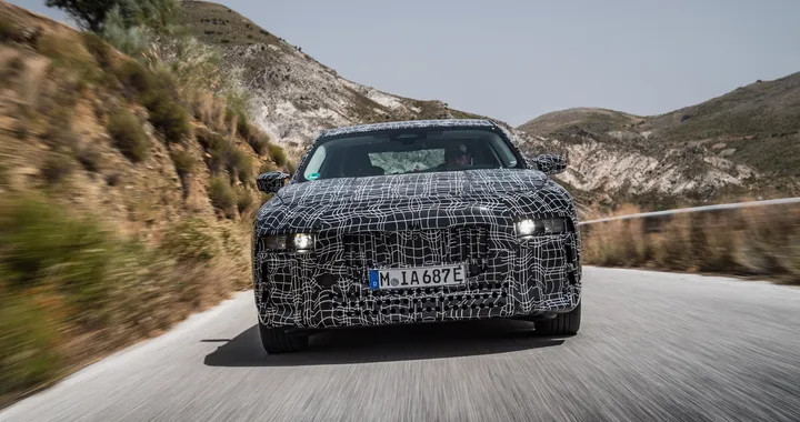 BMW i7, l'ammiraglia elettrica entra nella fase finale di test. Debutto nel 2022