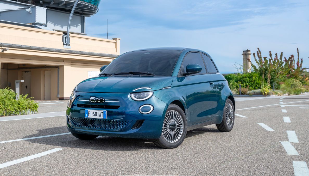 FIAT 500 Hybrid, primo contatto con la nuova citycar | Video