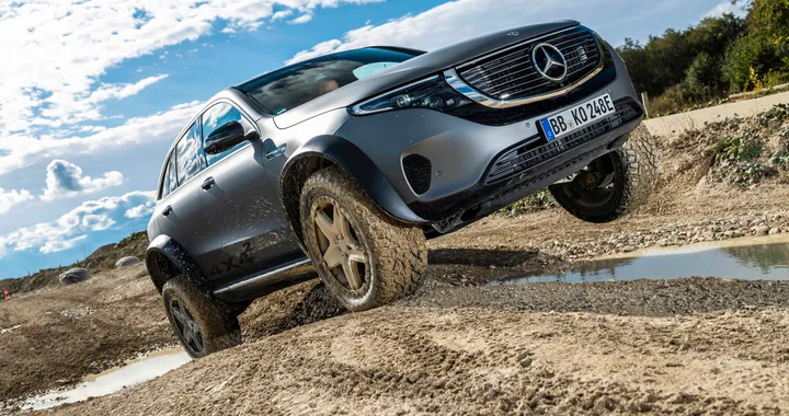 Mercedes EQC 4×4², il SUV elettrico che ama il fuoristrada in una sfida particolare