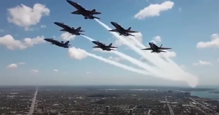 Drone riprende illegalmente le acrobazie dei Blue Angels, rischiosissimo | Video