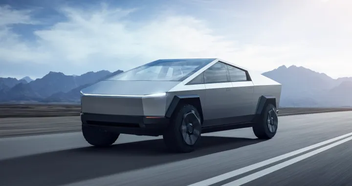 Tesla Cybertruck, nuove immagini degli interni del pickup elettrico
