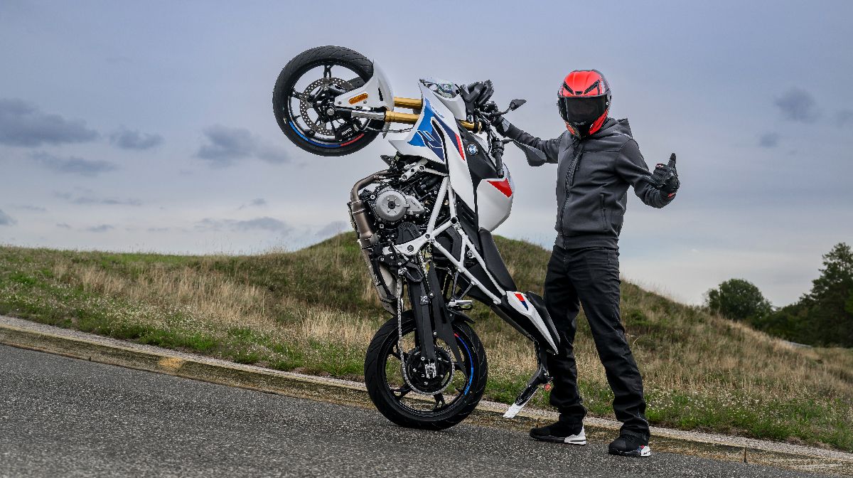Anteprima: BMW F 450 R: la naked da 48 CV che punta al vertice delle A2
