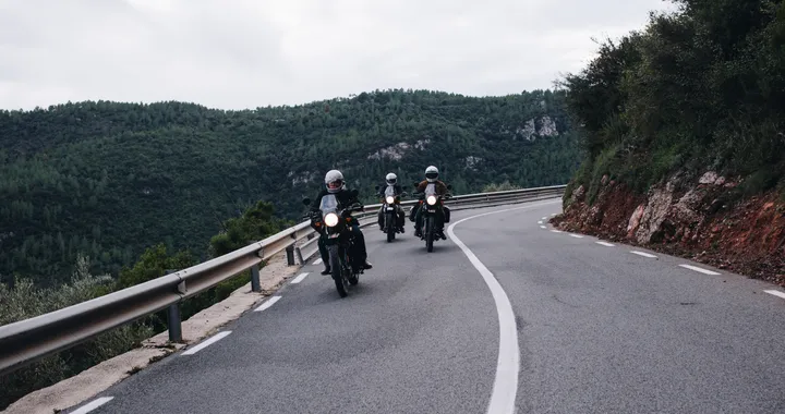 Questo è un dispositivo imperdibile per comunicare in sicurezza con gli altri motociclisti