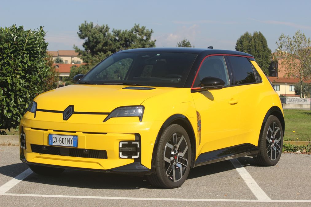Il ritorno di un'icona: prova su strada della nuova Renault 5 | Video