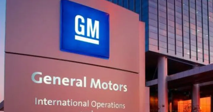 General Motors è pronto ad eliminare Apple CarPlay e Android Auto dai suoi EV