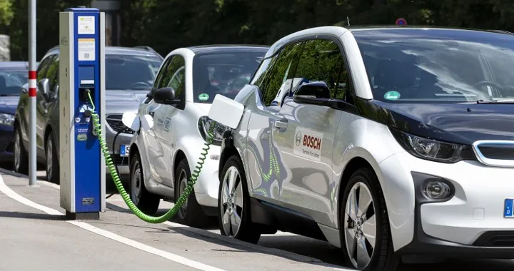 Bosch e Human Horizons insieme per migliorare le batterie delle auto elettriche