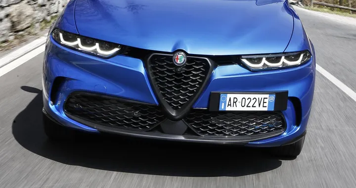 Alfa Romeo, niente da fare: addio alla targa decentrata