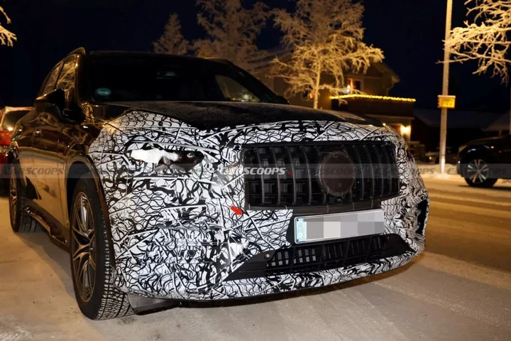 Mercedes-AMG GLC: le nuove foto spia del restyling