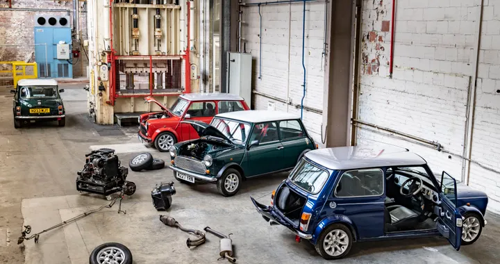 MINI converte i suoi modelli classici in auto elettriche con il programma Recharged