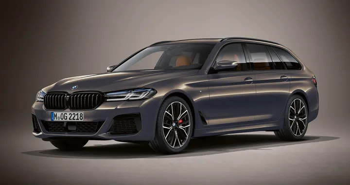 BMW i5 Touring, continuano i test della station wagon elettrica