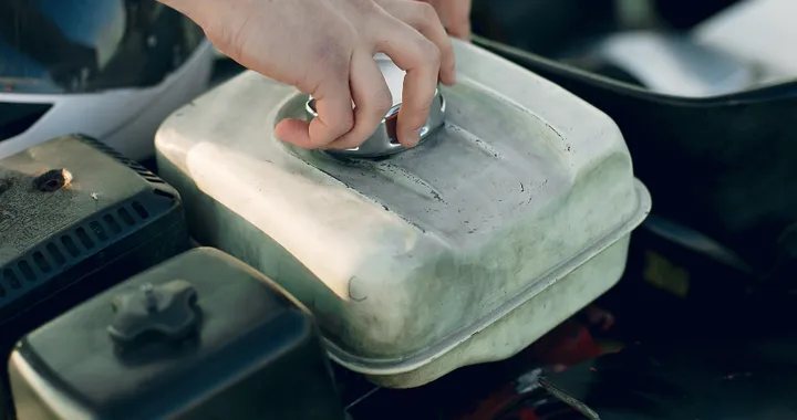 L'inverno sta arrivando. Proteggi il motore della tua auto con il liquido antigelo