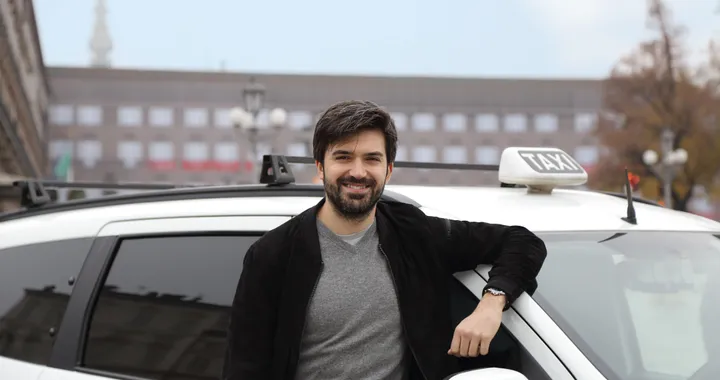 Uber Taxi debutta in Italia: da oggi a Torino il taxi si prenota dall'app Uber
