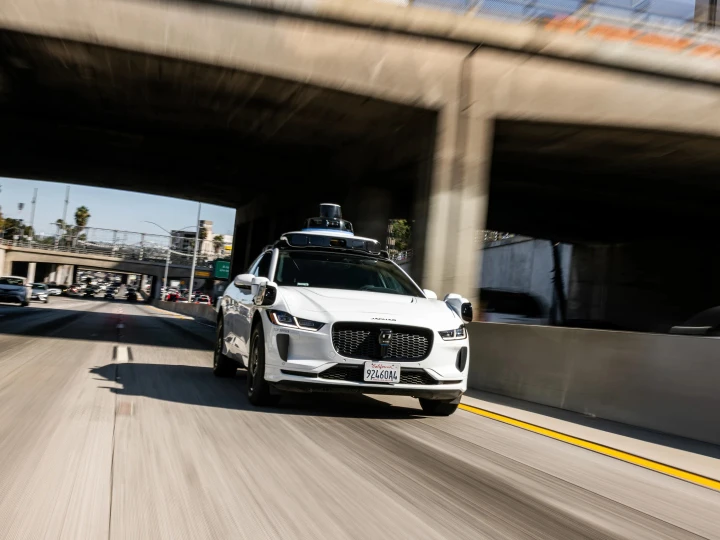 Waymo porta i robotaxi in autostrada a San Francisco, Los Angeles e Phoenix