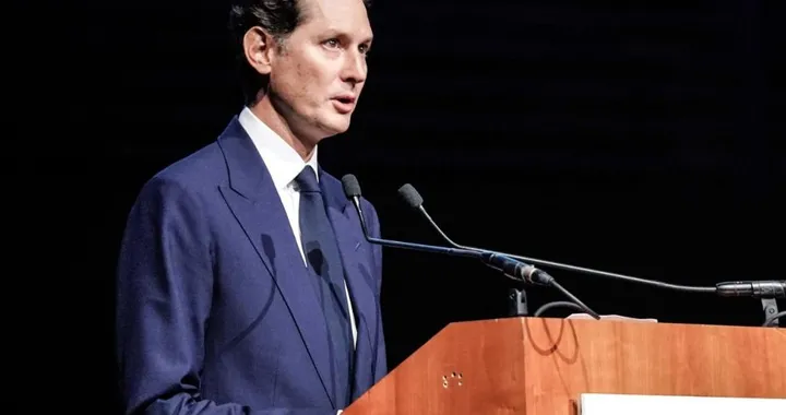 John Elkann all’Europa: servono regole chiare per rendere l’elettrico davvero accessibile