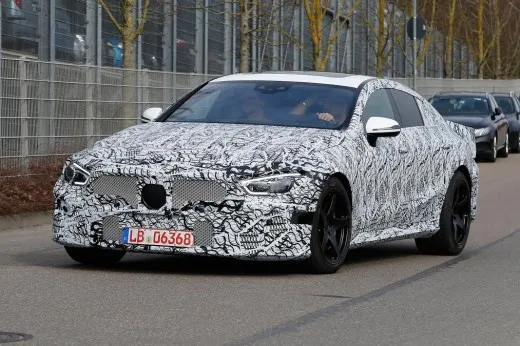 Mercedes-AMG GT: la quattro porte è già su strada | FOTO SPIA